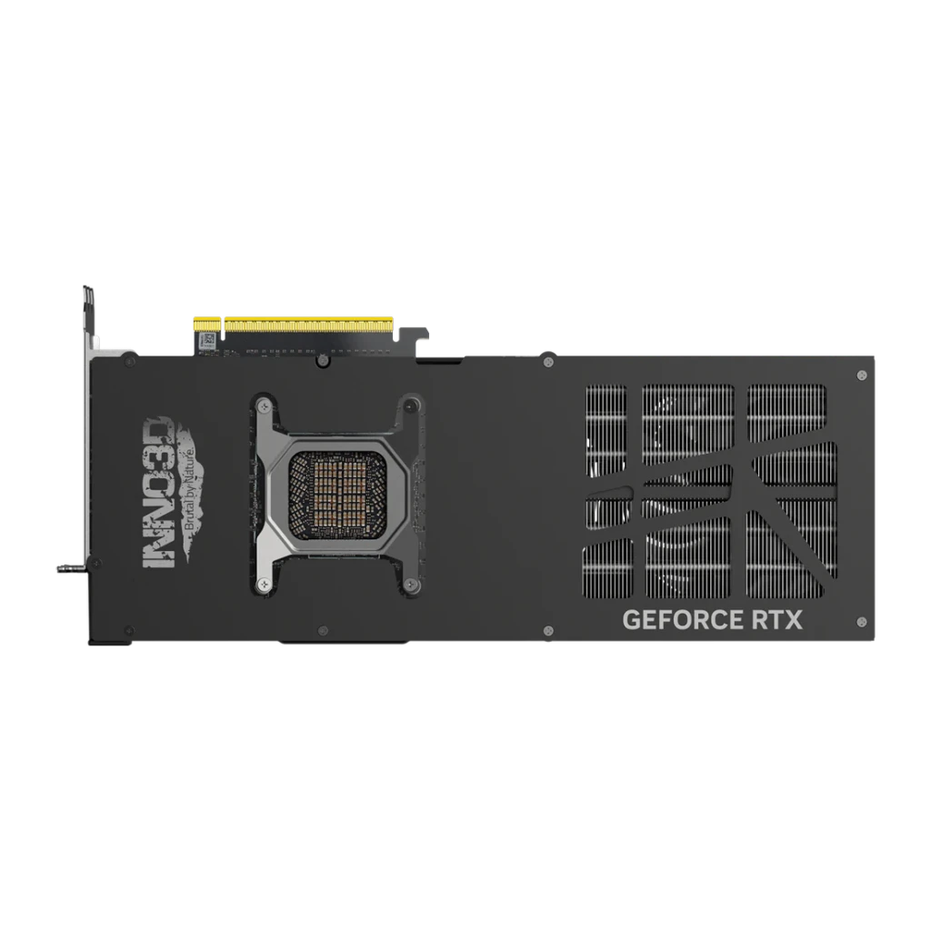 Inno3D GeForce RTX 5090 X3 32GB GDDR7, vista trasera: backplate negro con logo Inno3D, refuerzo central y rejillas