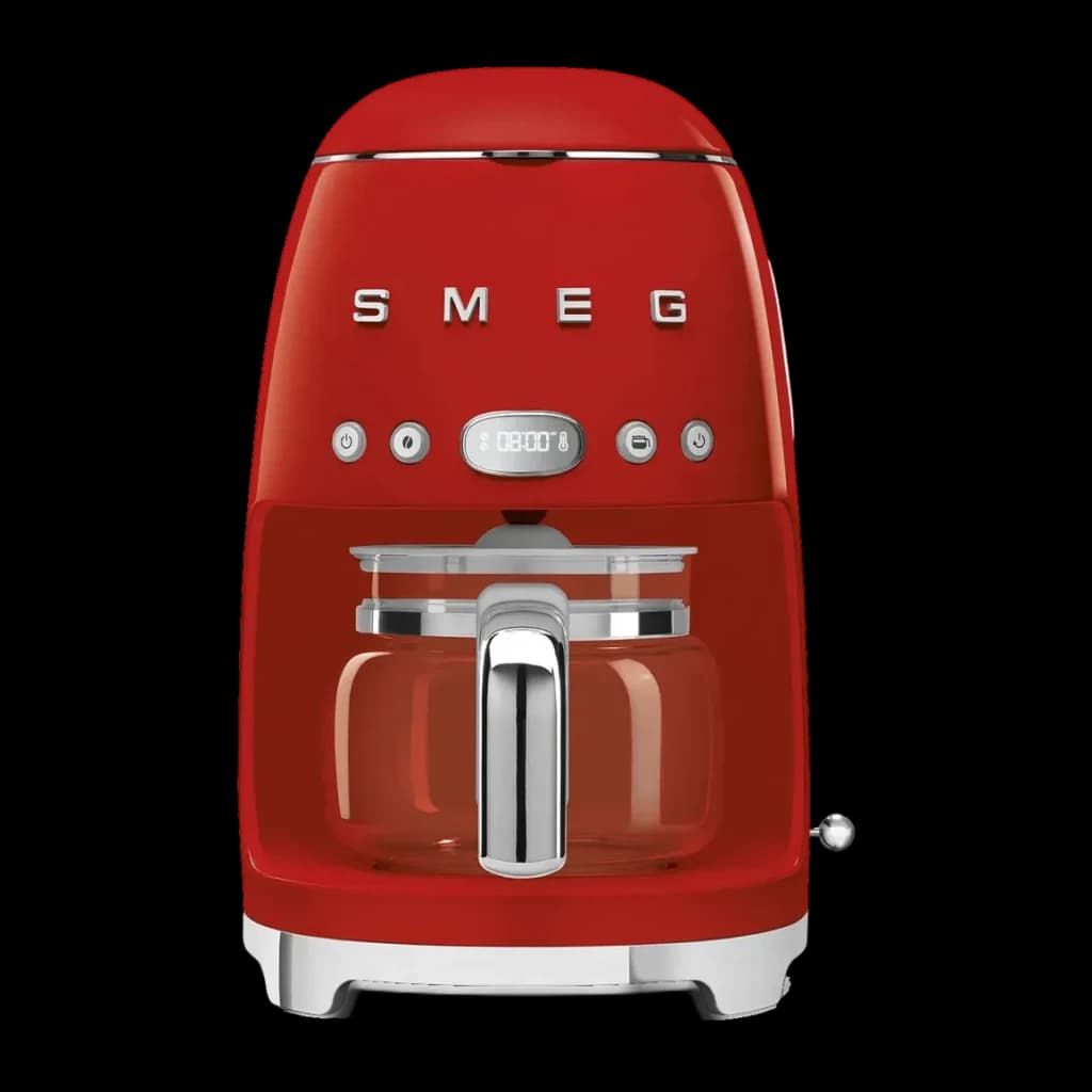 Cafetera de goteo Smeg 1,4L 1050W Rojo DCF02RDEU, vista frontal: cuerpo rojo con logo cromado, pantalla digital y jarra