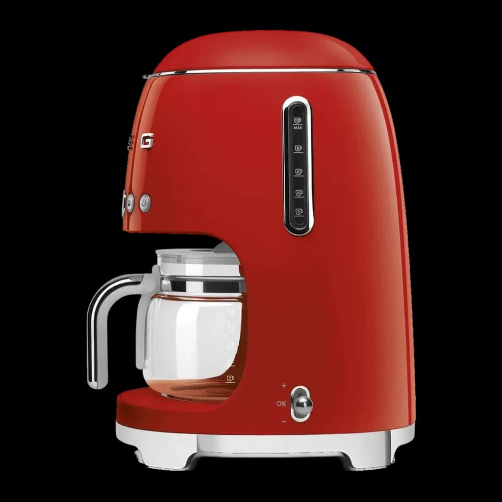 Cafetera de goteo Smeg 1,4L 1050W Rojo DCF02RDEU, detalle lateral: panel de control, jarra de vidrio y acabados cromados