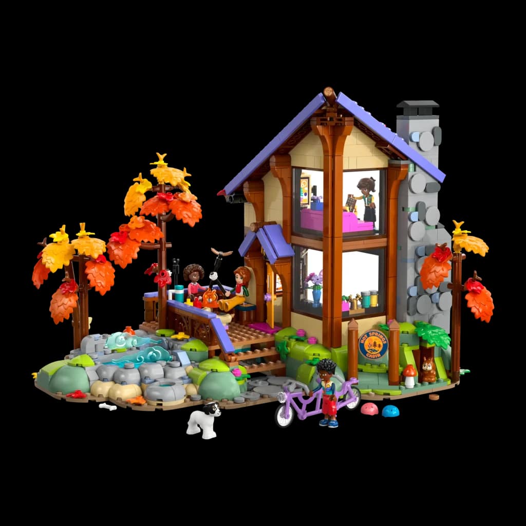 Set LEGO Friends 42705 Acogedora Cabaña Otoñal en el Bosque 1229 piezas A partir de 9 años, vista frontal: cabaña 2 plantas
