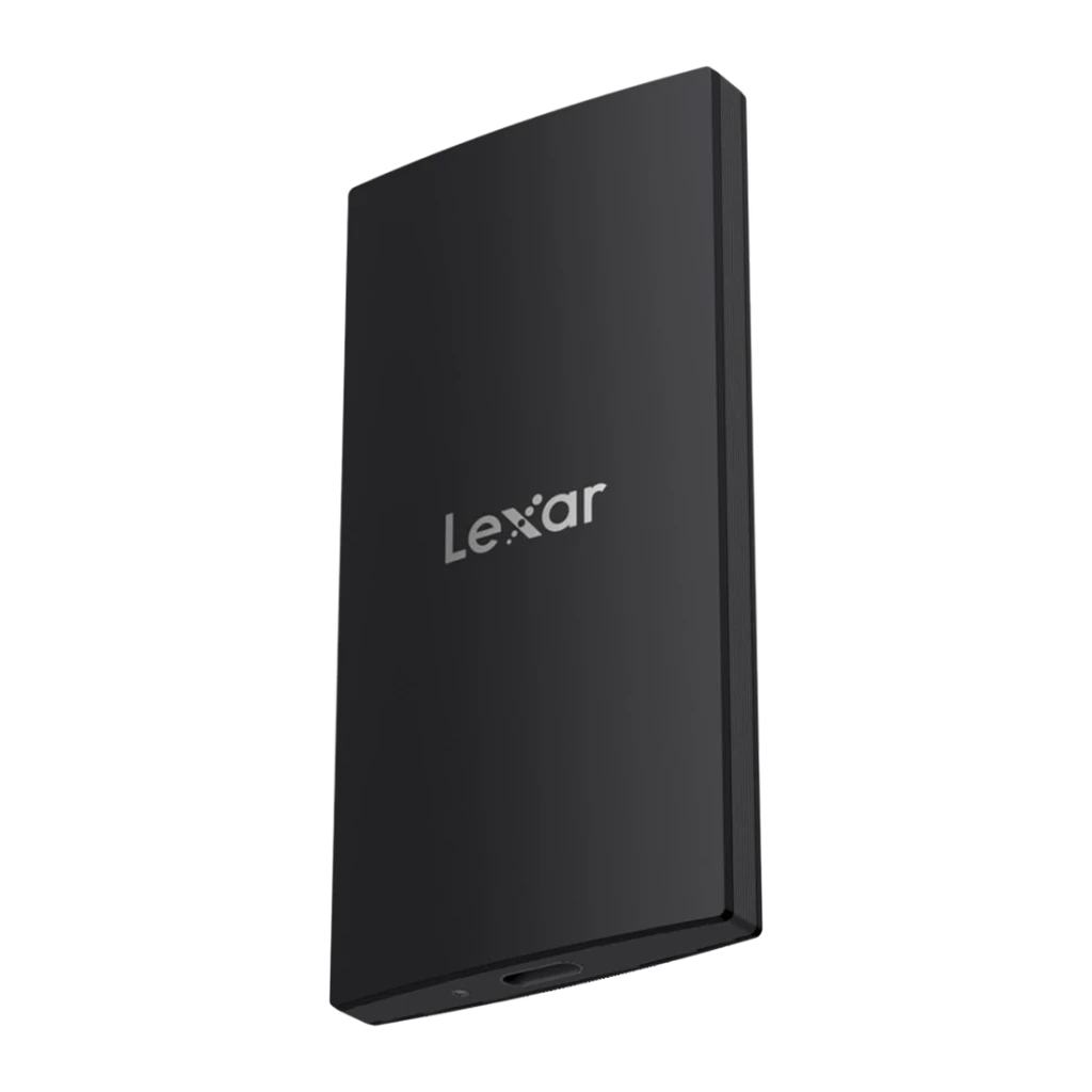 SSD Externo Lexar SL300 2TB IP54 USB-C USB 3.2 Gen 2 Preto, detalhe: vista frontal em ângulo com logo Lexar e porta USB-C