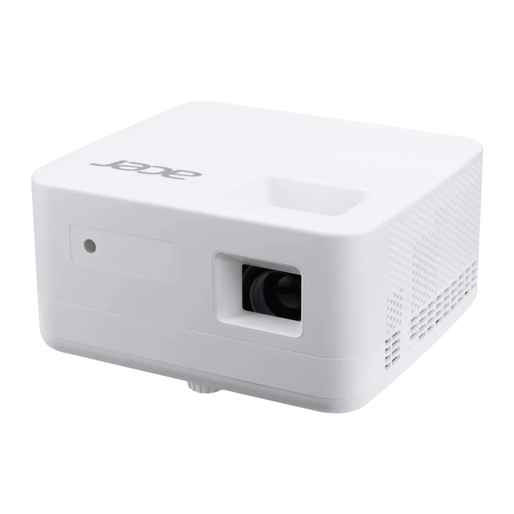 Proyector Acer 4K UHD 1000 Lúmenes ANSI LED DLP Blanco PD1800, detalle: lente frontal, rejilla lateral y logo Acer