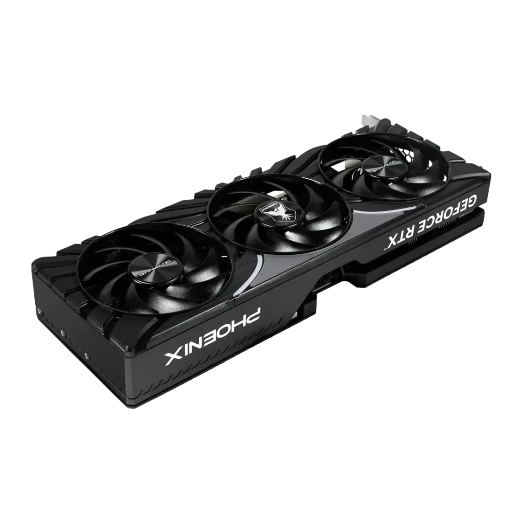Gainward GeForce RTX 5070 Ti Phoenix-S 16GB GDDR7, detalle: vista en ángulo superior con tres ventiladores y lateral PHOENIX