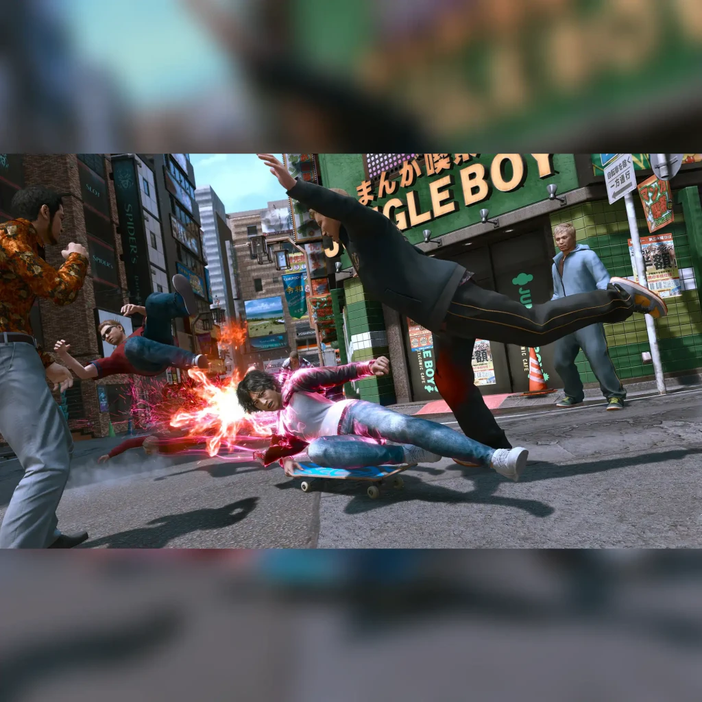 Videojuego SEGA Lost Judgment Edición Estándar PS4, en uso: combate callejero con patineta y efectos de fuego en Kamurocho