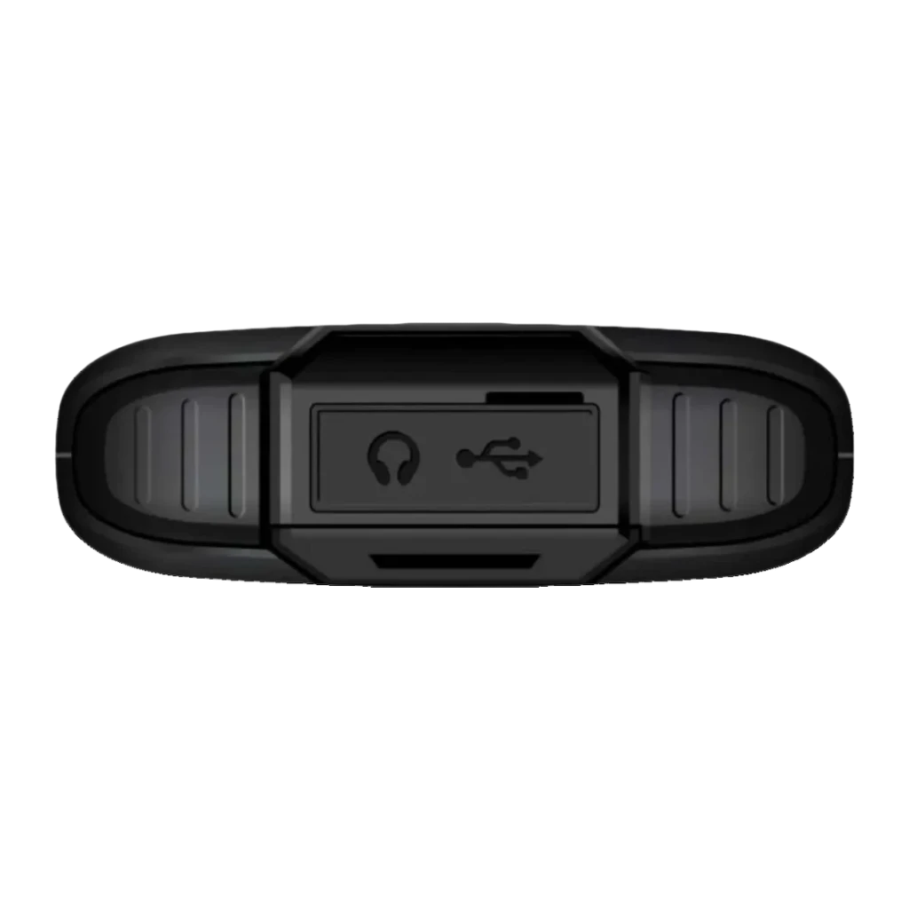 MaxCom Strong MM918 4G VoLTE Preto IP68 2500mAh 2.4 polegadas, detalhe: borda superior com tampa protetora e portas USB