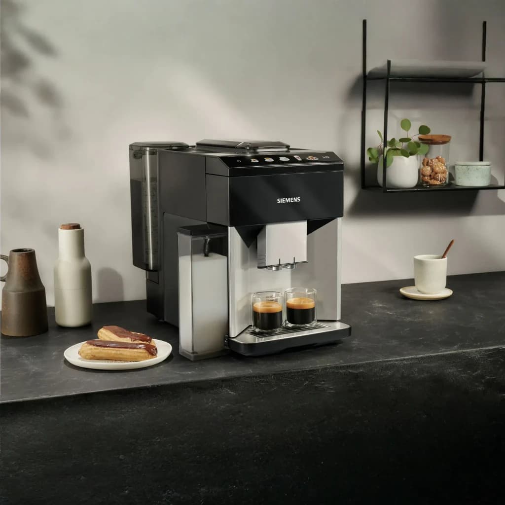 Cafetière Superautomatique Siemens EQ.500 1,9L Moulin Céramique Automatique Argent/Noir TQ513D01, en utilisation: deux