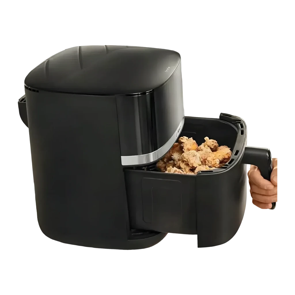 Freidora de aire Bosch Serie 4 6,1L 2050W Negro MAF462B0, detalle: cesta extraída con pollo crujiente, mano sujetando el asa