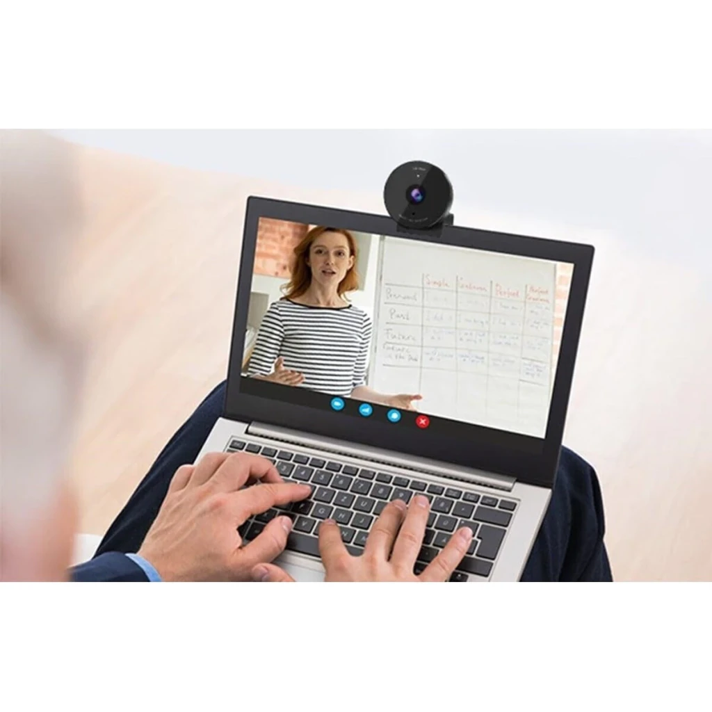 Webcam EMEET SmartCam C950 Full HD 1080p Noir, en utilisation: fixée sur laptop avec appel vidéo actif à l'écran