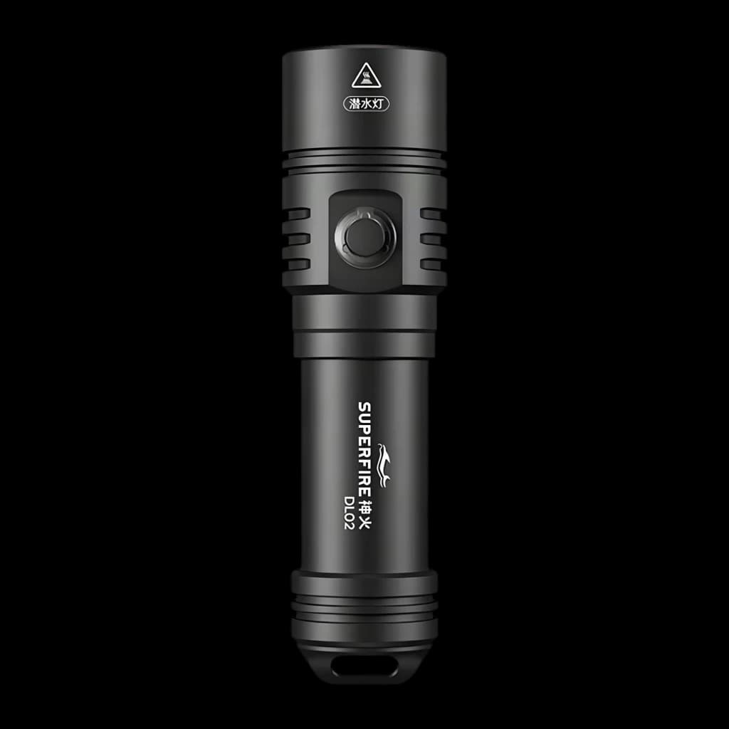Lanterna LED Superfire DL02 Preto Bateria 26650 recarregável 2000 lúmens 250 m, detalhe: corpo completo com botão lateral