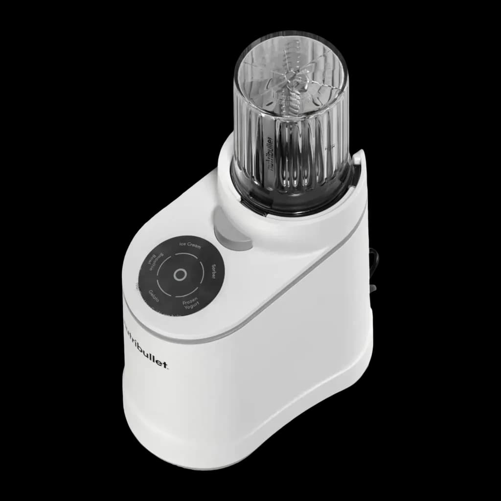 Sorbetière NutriBullet Chill 0,47L 500W Blanc NBD0503W, détail: vue plongeante du bol transparent avec pale mélangeuse