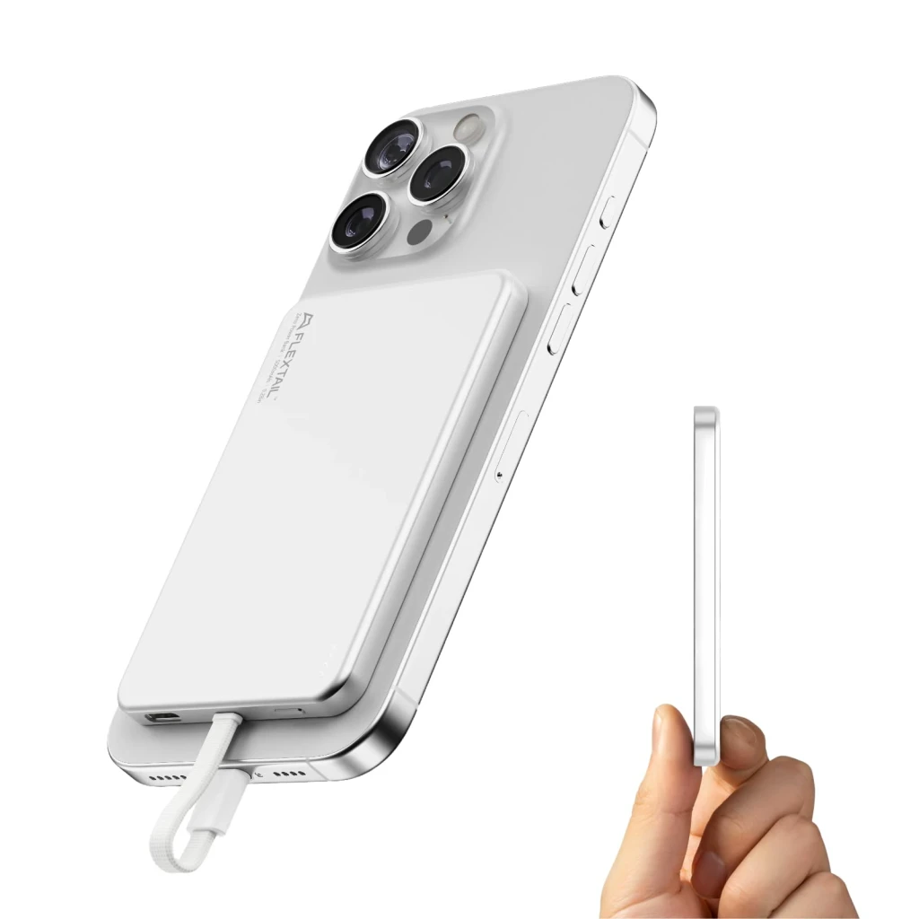 Flextail Zero Power Metal 5000mAh Plata Magnético Cable integrado 5V/1,6A, en uso: adherida magnéticamente a iPhone, cable