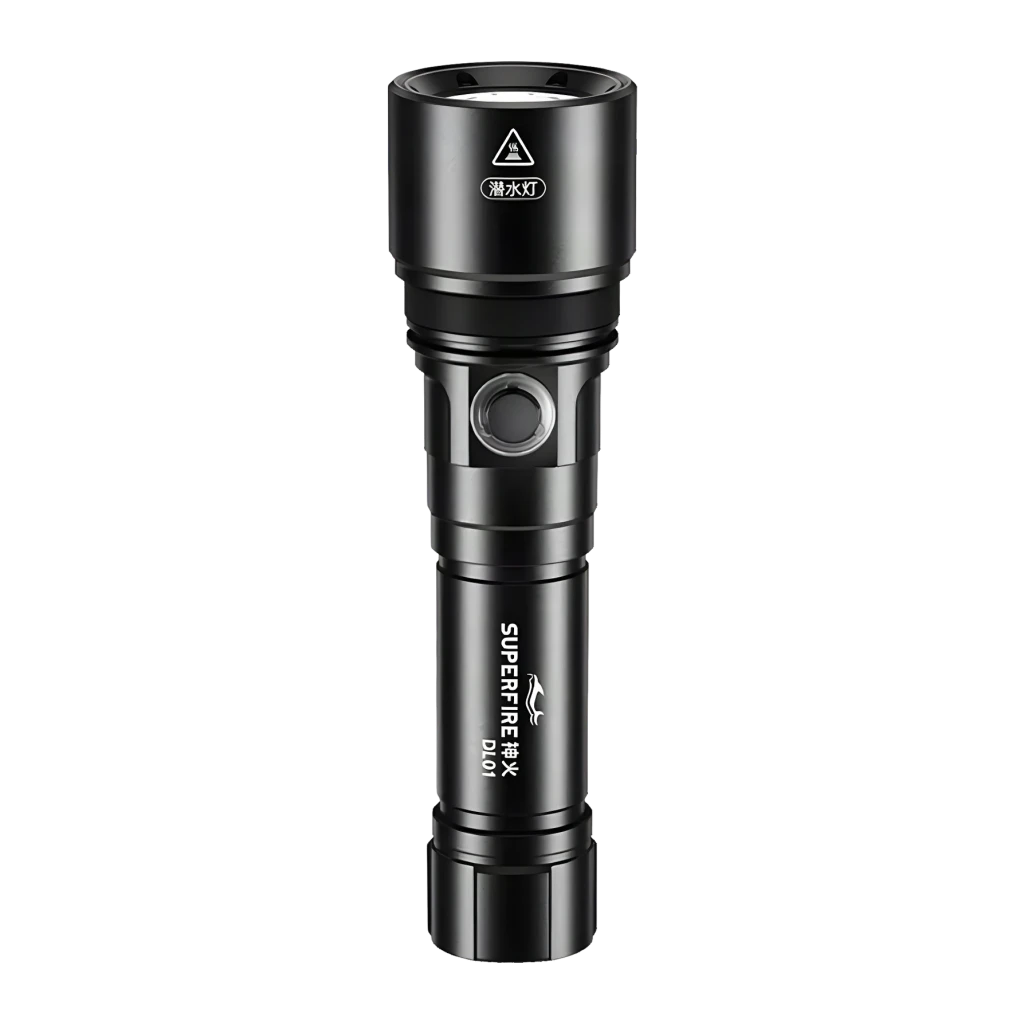 Lanterna LED Superfire DL01 Preto Recarregável 1400 lúmens 270 m, detalhe: corpo completo com botão lateral, logo gravado