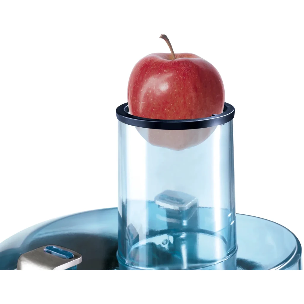 Licuadora Bosch VitaJuice 3 2L 700W Negro MES3500, en uso: manzana roja sobre tubo de alimentación ancho transparente