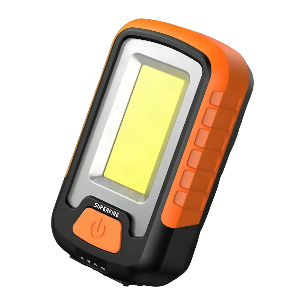 Lanterna LED Superfire G21 Preto Recarregável USB 650lm, vista frontal: painel COB retangular, corpo preto e laranja, botão