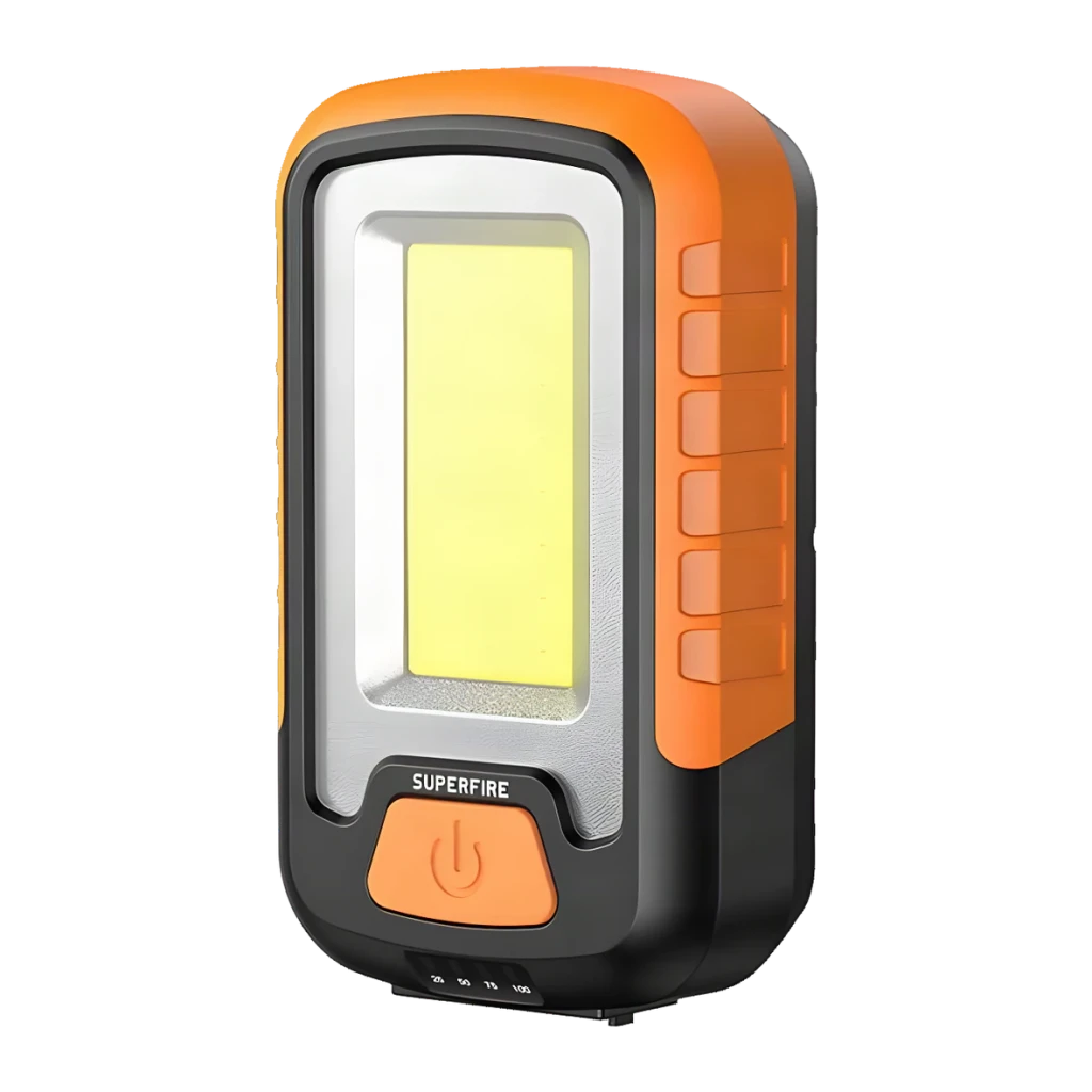 Lanterna LED Superfire G21 Preto Recarregável USB 650lm, detalhe: painel COB frontal aceso, botão laranja e nervuras