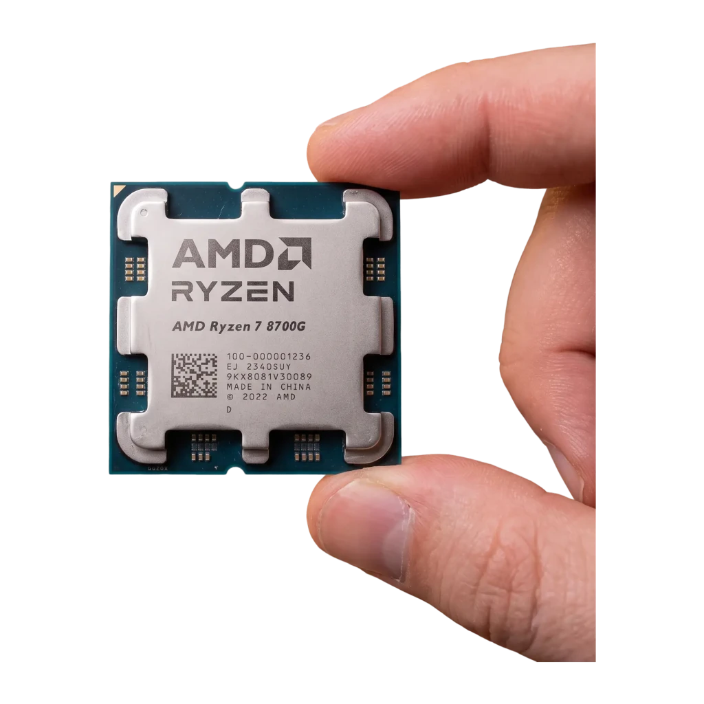 AMD Ryzen 7 8700G 8 Núcleos AM5 Tray, detalle: IHS plateado con logo AMD Ryzen sostenido con dos dedos, PCB azul visible