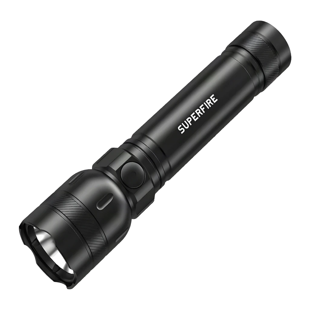 Lampe torche LED Superfire GTS6 Noir Rechargeable USB-C 7W 360 lumens, vue de face: corps noir texturé, lentille LED