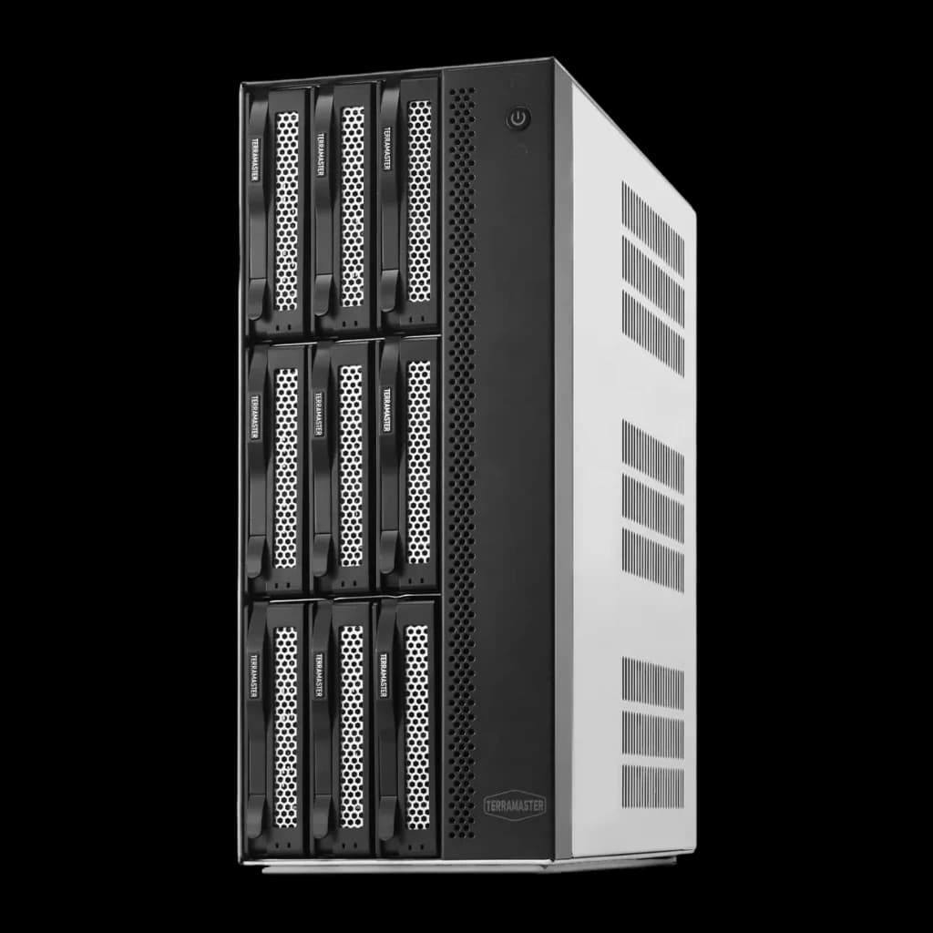 Servidor NAS TerraMaster 16GB Gris 9 Bahías Sin Discos 2 × 10GbE T9-500 Pro, vista frontal: 9 bahías con bandejas negras