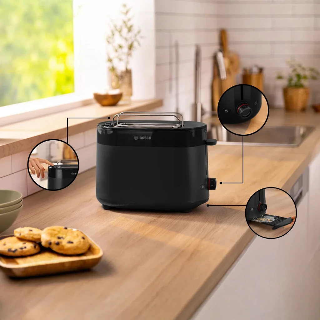 Torradeira Bosch MyMoment 950W 2 Ranhuras Preto TAT2M123, em uso: sobre bancada de madeira com detalhes da alavanca, seletor