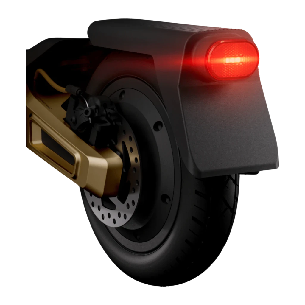 Patinete Eléctrico NAVEE ST5 Max 700W 90km 25km/h 10 pulgadas Negro, vista trasera: luz trasera roja encendida, guardabarros