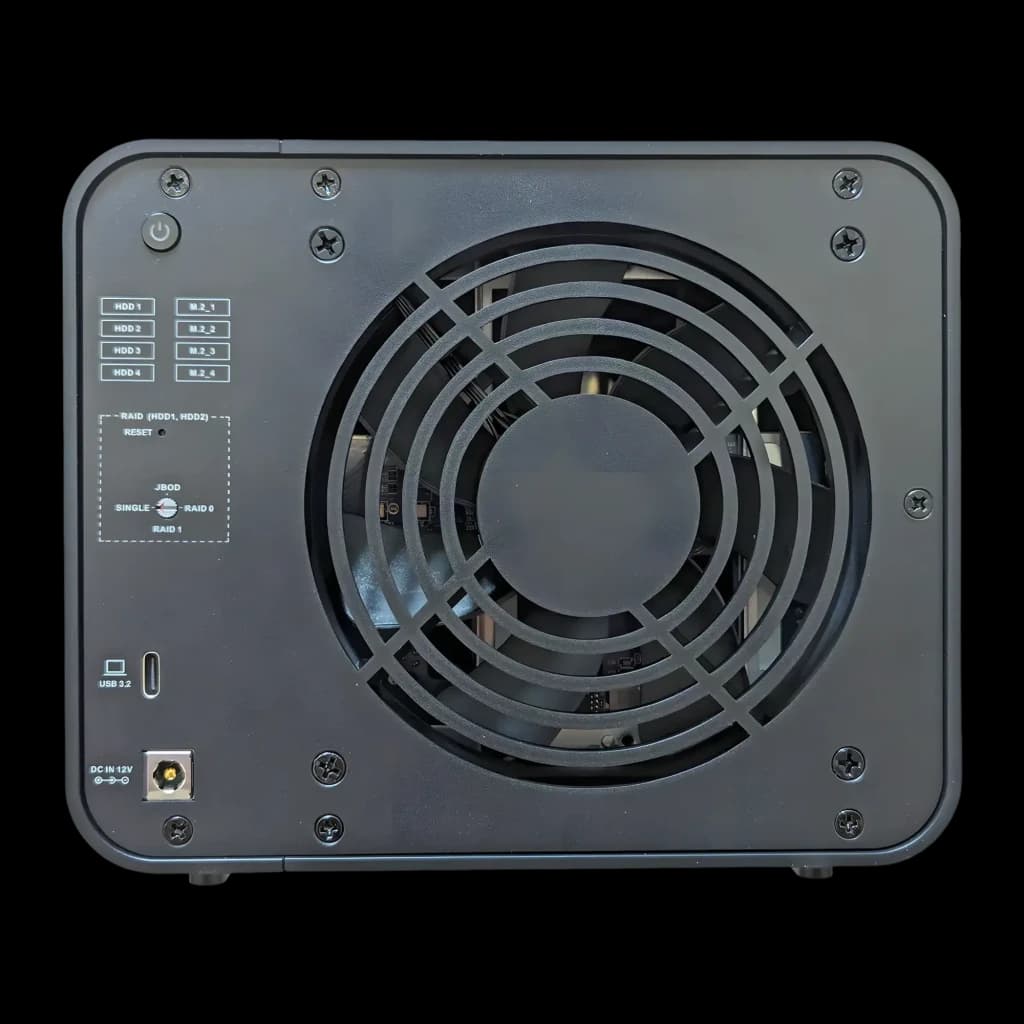 Boîtier DAS TerraMaster D8 Hybrid Noir 8 Baies (4 SATA + 4 M.2 NVMe), vue arrière: grand ventilateur, port USB 3.2, DC IN
