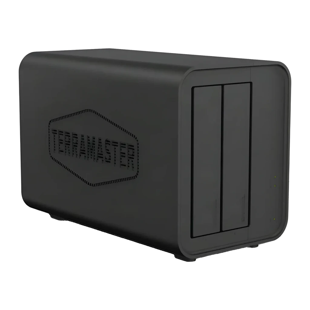 Boîtier DAS TerraMaster D5 Hybrid Noir 5 baies (2 SATA + 3 NVMe), détail: vue en angle avec logo latéral et baies frontales