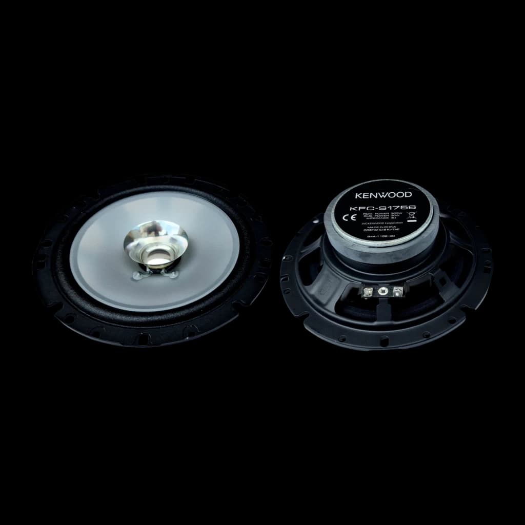 Colunas de carro Kenwood 30W RMS Preto KFC-S1756, detalhe: face frontal e traseira, cone prateado e etiqueta com modelo