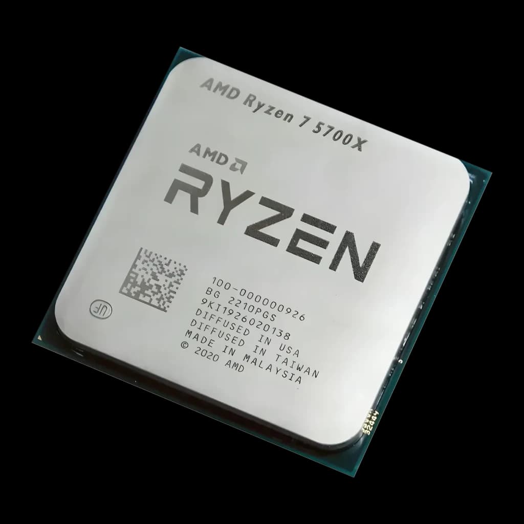 AMD Ryzen 7 5700X Tray 8 Cœurs AM4, détail: IHS métallique avec logo Ryzen et numéro de série gravé, fond noir