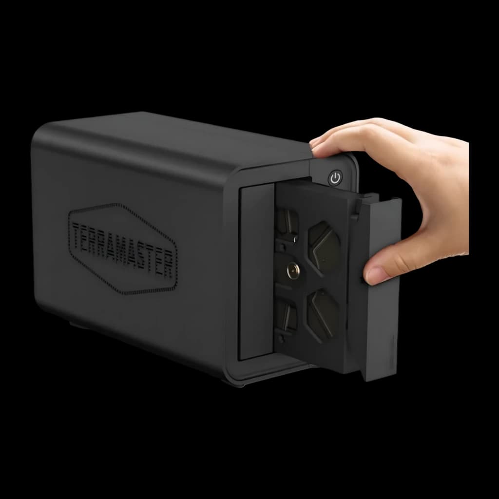 Serveur NAS TerraMaster 4Go Noir 2 Baies Sans Disques DDR4 F2-425, détail: main retirant le tiroir avant avec baies vides