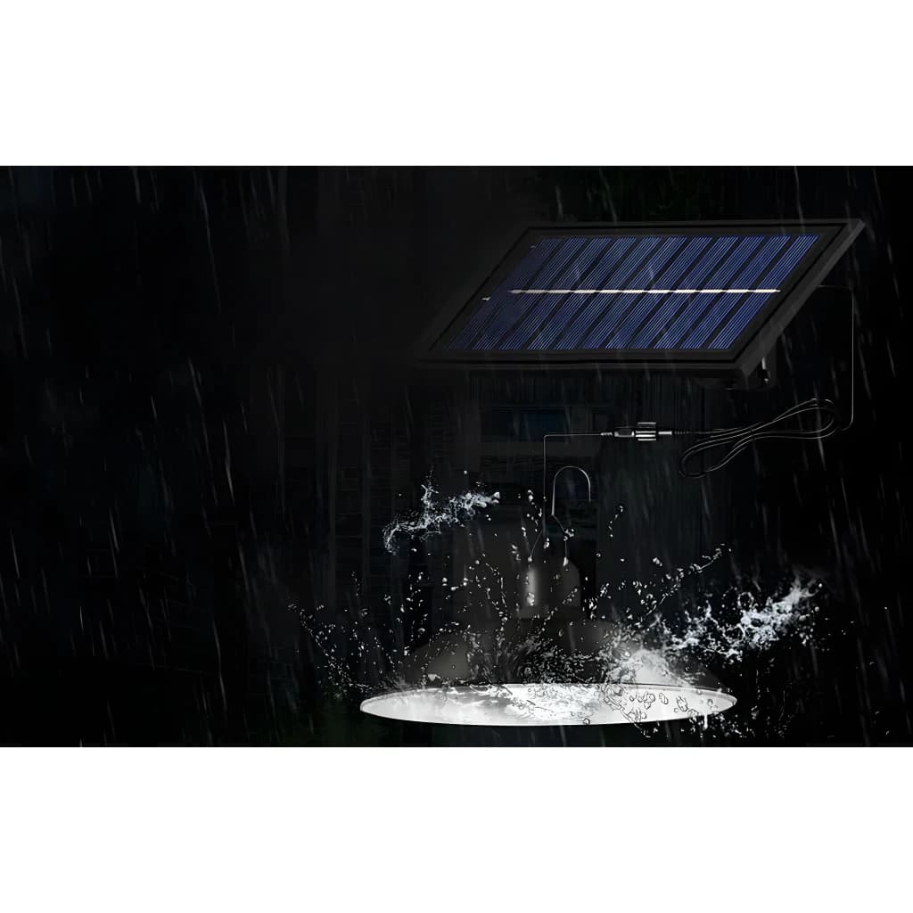 Lampe solaire SUPERFIRE Noir 6W 120 LEDs 3m Portée FF10-B, en usage: panneau solaire et lampe allumée sous pluie intense