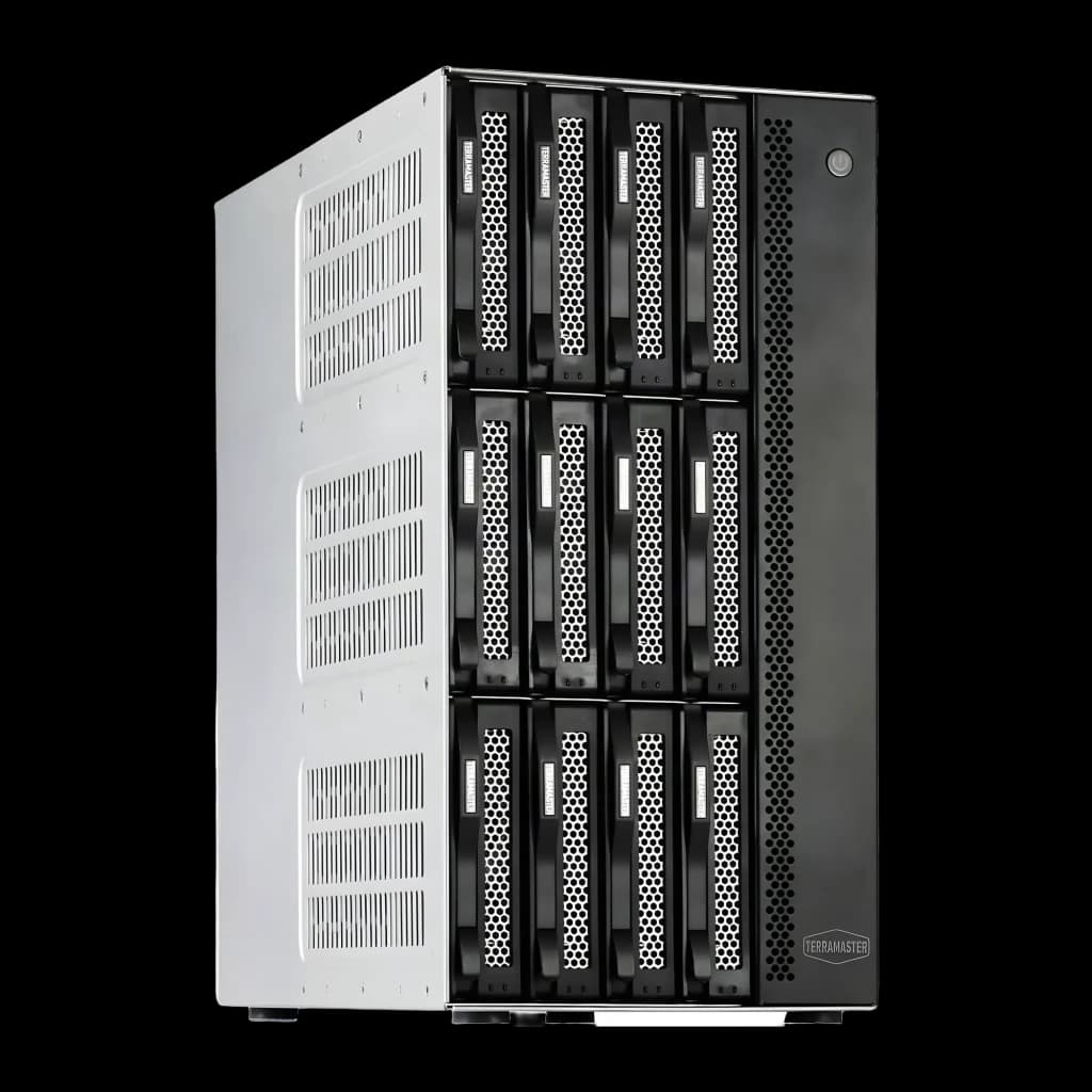 Servidor NAS TerraMaster 16GB Gris 12 Bahías Sin Discos 2× 10GbE T12-500 Pro, detalle: vista en ángulo de las 12 bahías