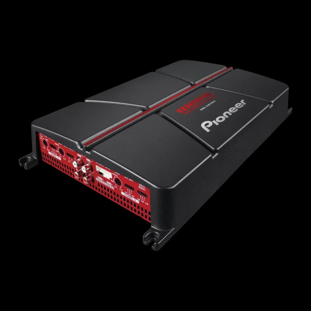 Amplificateur voiture Pioneer 4 canaux 60W x 4 RMS Noir GM-A6704, vue de face: boîtier noir avec panneau latéral rouge