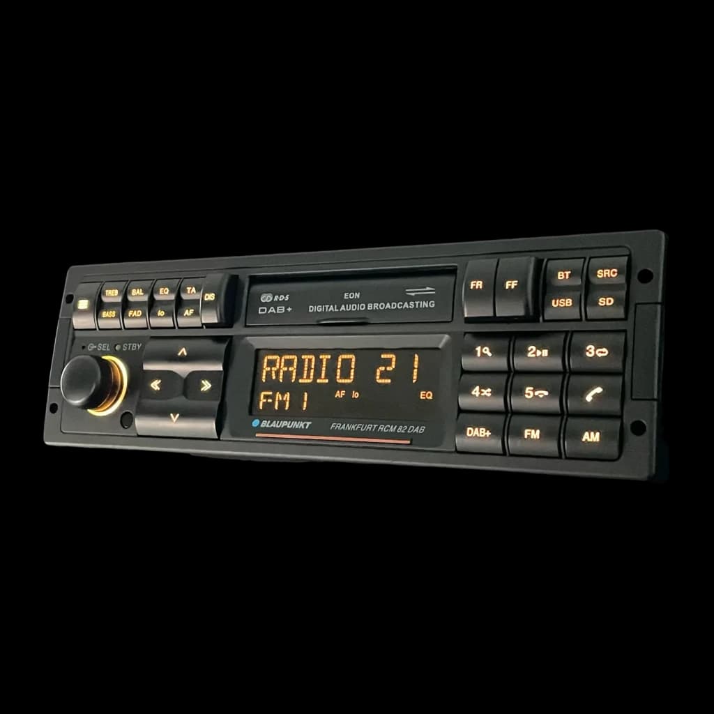 Autorradio Blaupunkt Frankfurt RCM 82 DAB Negro 1 DIN Bluetooth, detalle: pantalla LED naranja con botones BT, USB, SD