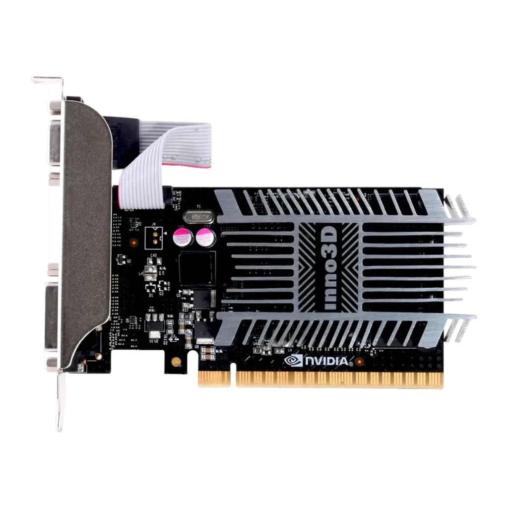 Inno3D GeForce GT 710 SDDR3 LP 2 Go GDDR3 Low Profile Noir, vue de face: dissipateur passif logo Inno3D, PCB noir et équerre