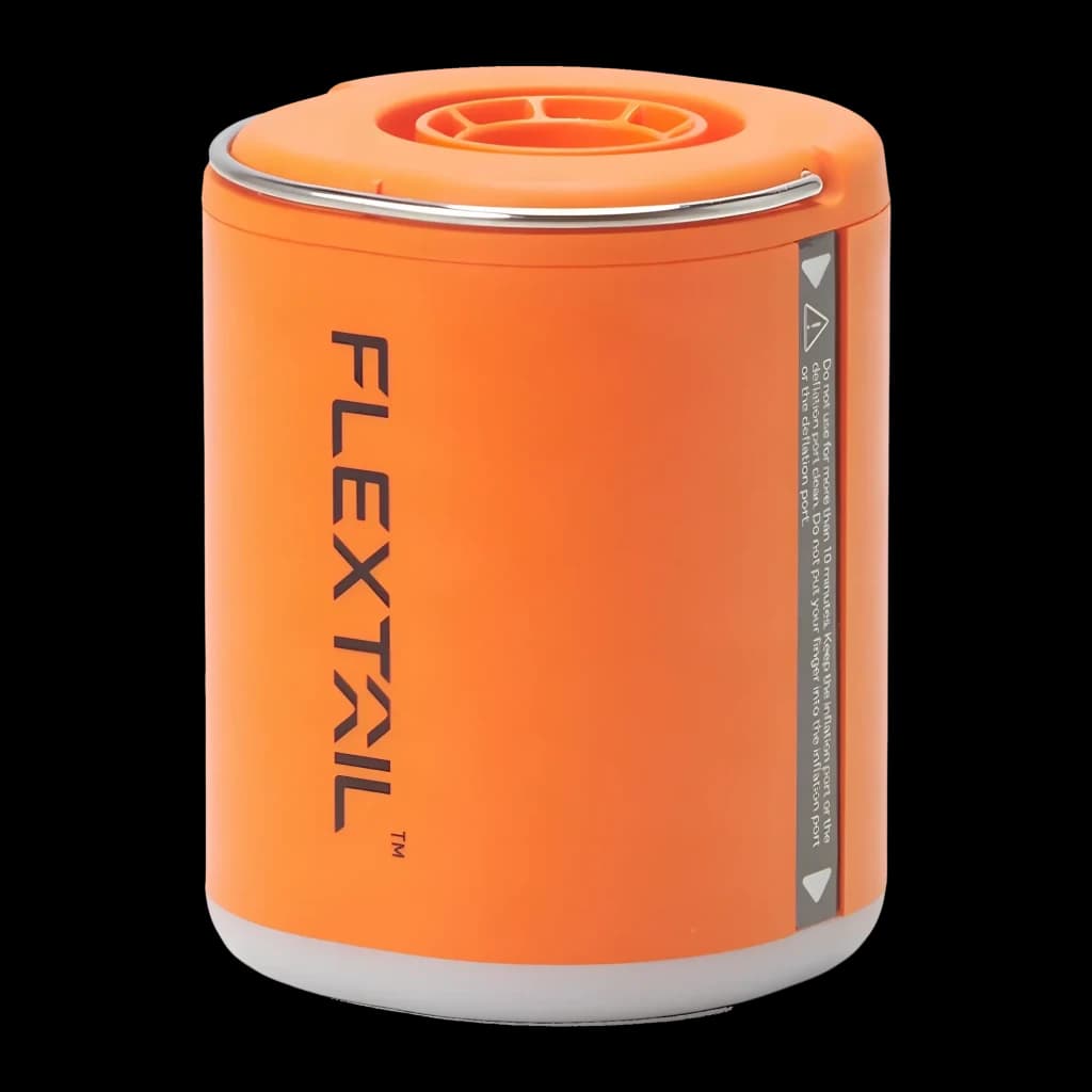 Bomba Portátil Flextail Tiny Pump 2X Laranja USB-C 400lm (3 níveis), detalhe: corpo cilíndrico laranja com logo Flextail