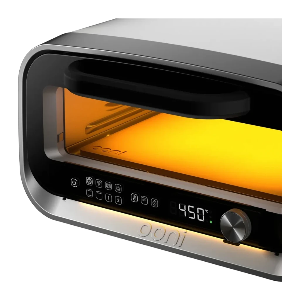 Four à pizza électrique Ooni Volt 2 1600W Blanc, détail: panneau de commande avec affichage 450°C, intérieur orange lumineux