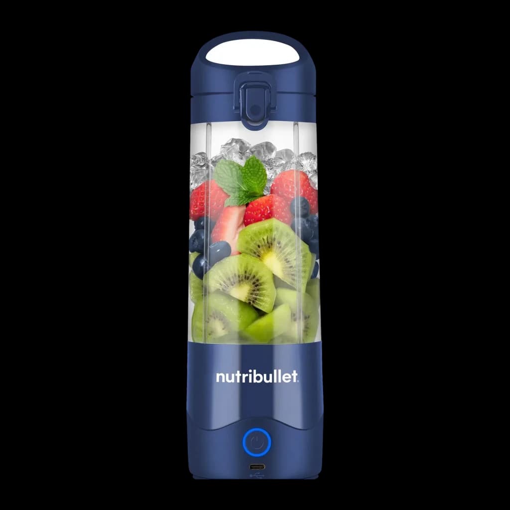 Blender portable NutriBullet 475ml Bleu NBP003NBL, détail: bol transparent avec kiwi, fraises, myrtilles et glace, base