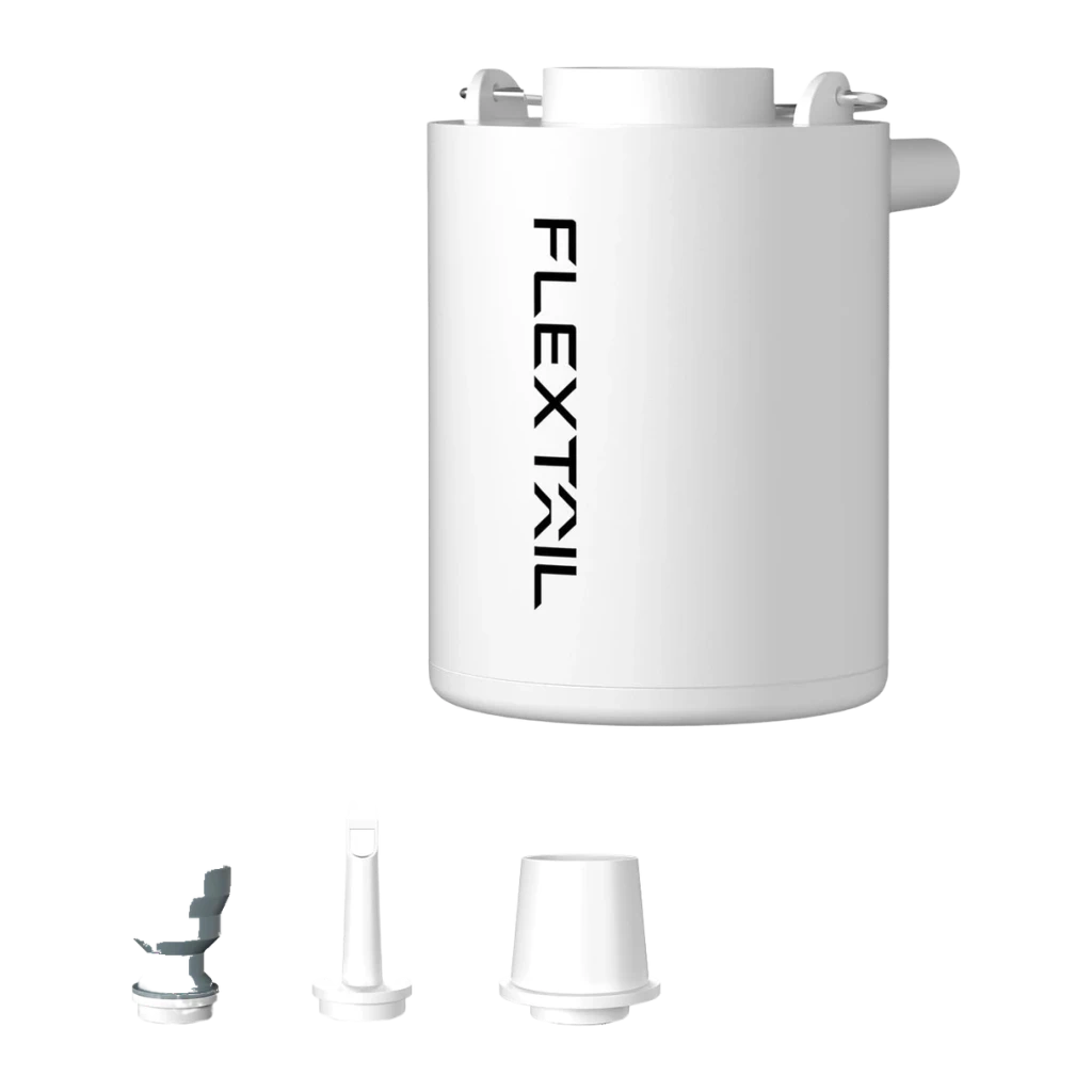 Hinchador Eléctrico Portátil Flextail Tiny Pump X 2024 Blanco, vista frontal: cuerpo cilíndrico con logo y 3 adaptadores