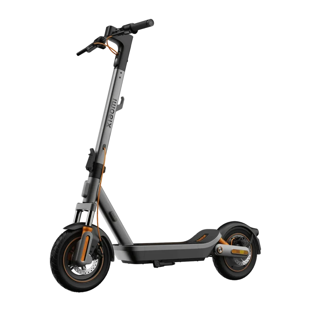 Trottinette Électrique Xiaomi Electric Scooter 6 Max 450W 70km 25km/h 12 pouces Noir, vue de face: cadre gris avec accents