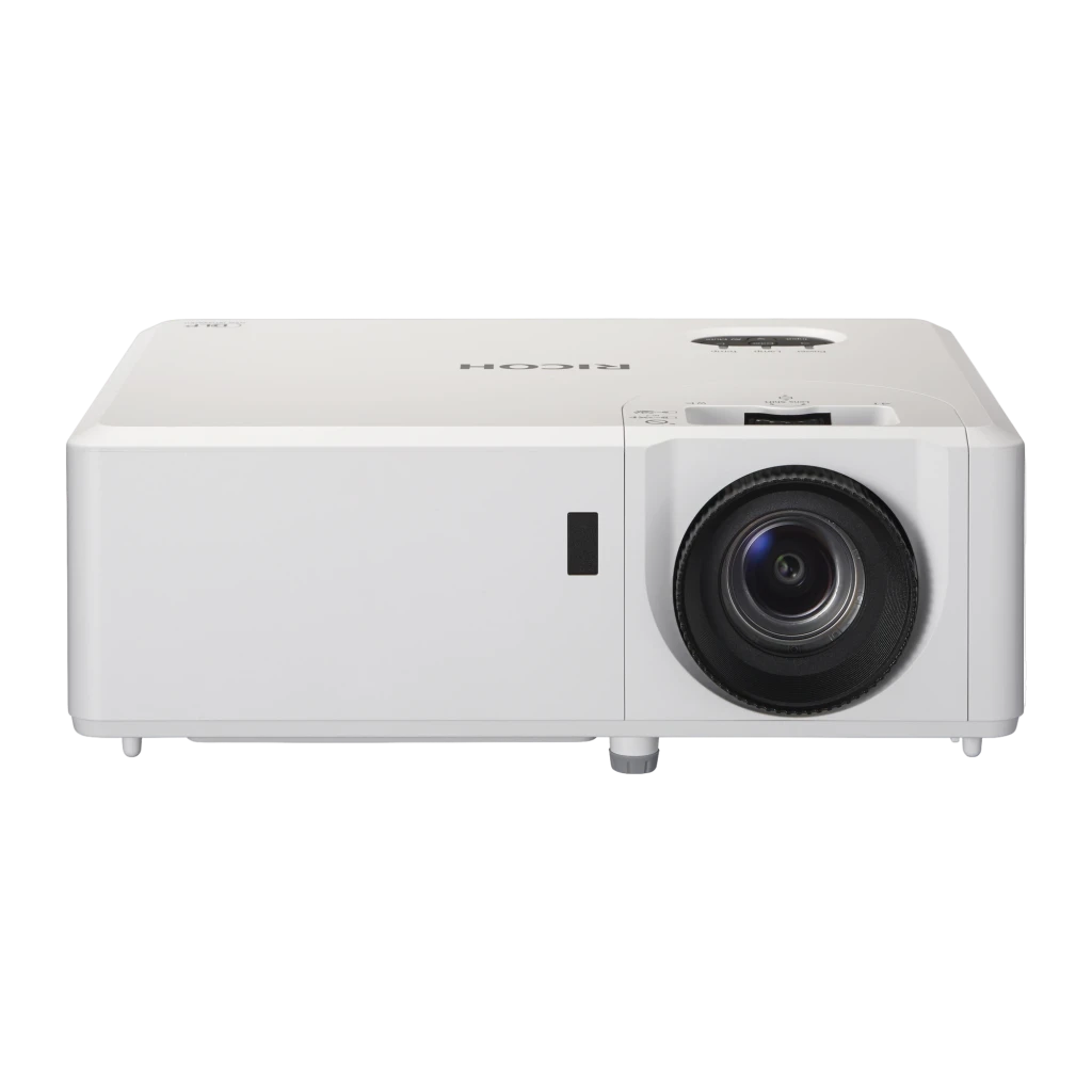 Projetor Ricoh PJ Laser WUXGA 1920x1200 4000 Lúmens ANSI DLP Branco WUL5860, detalhe: vista frontal com objetiva e logótipo