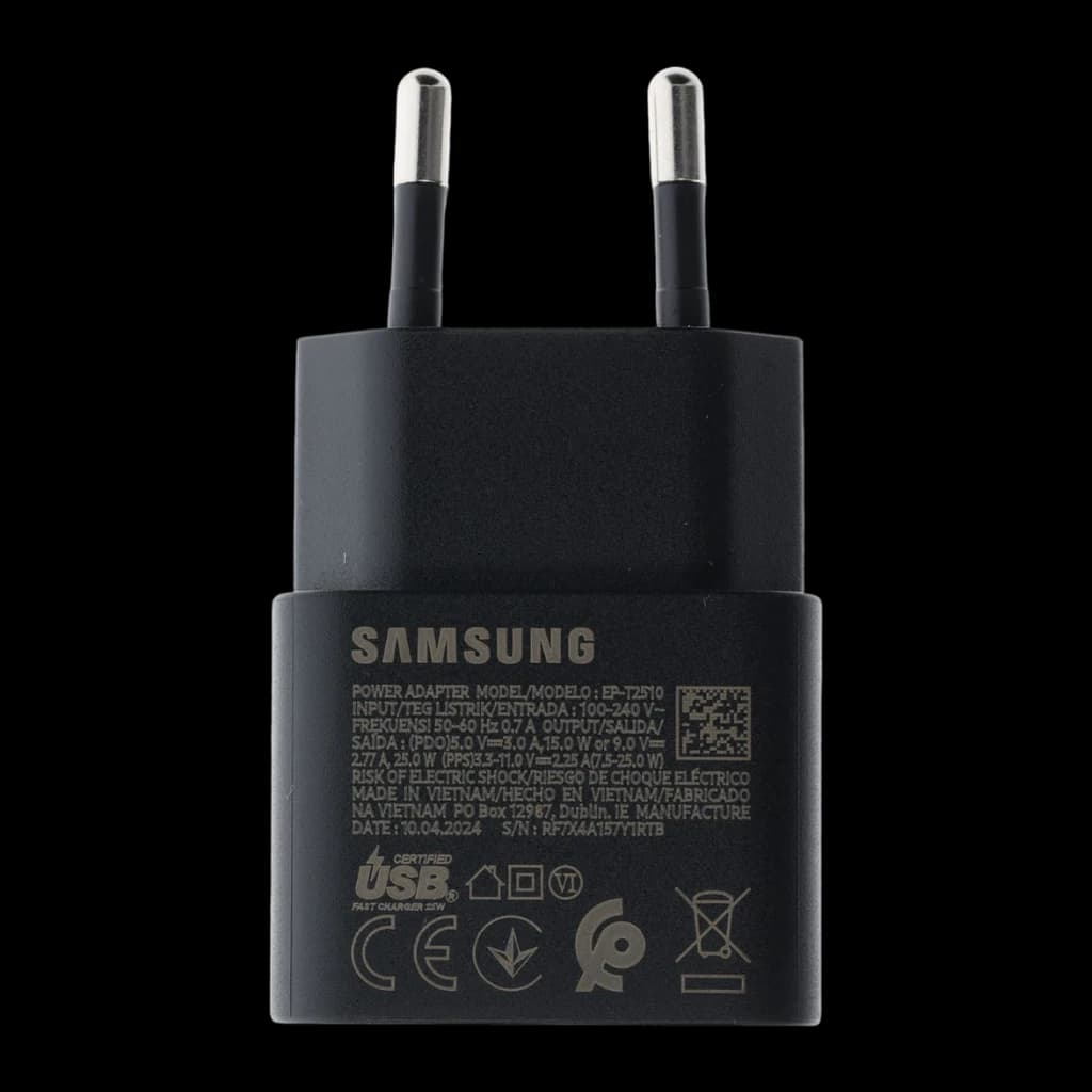 Chargeur Samsung Noir 25W USB-C EP-T2510N, vue arrière: étiquette technique, logo Samsung et fiches européennes