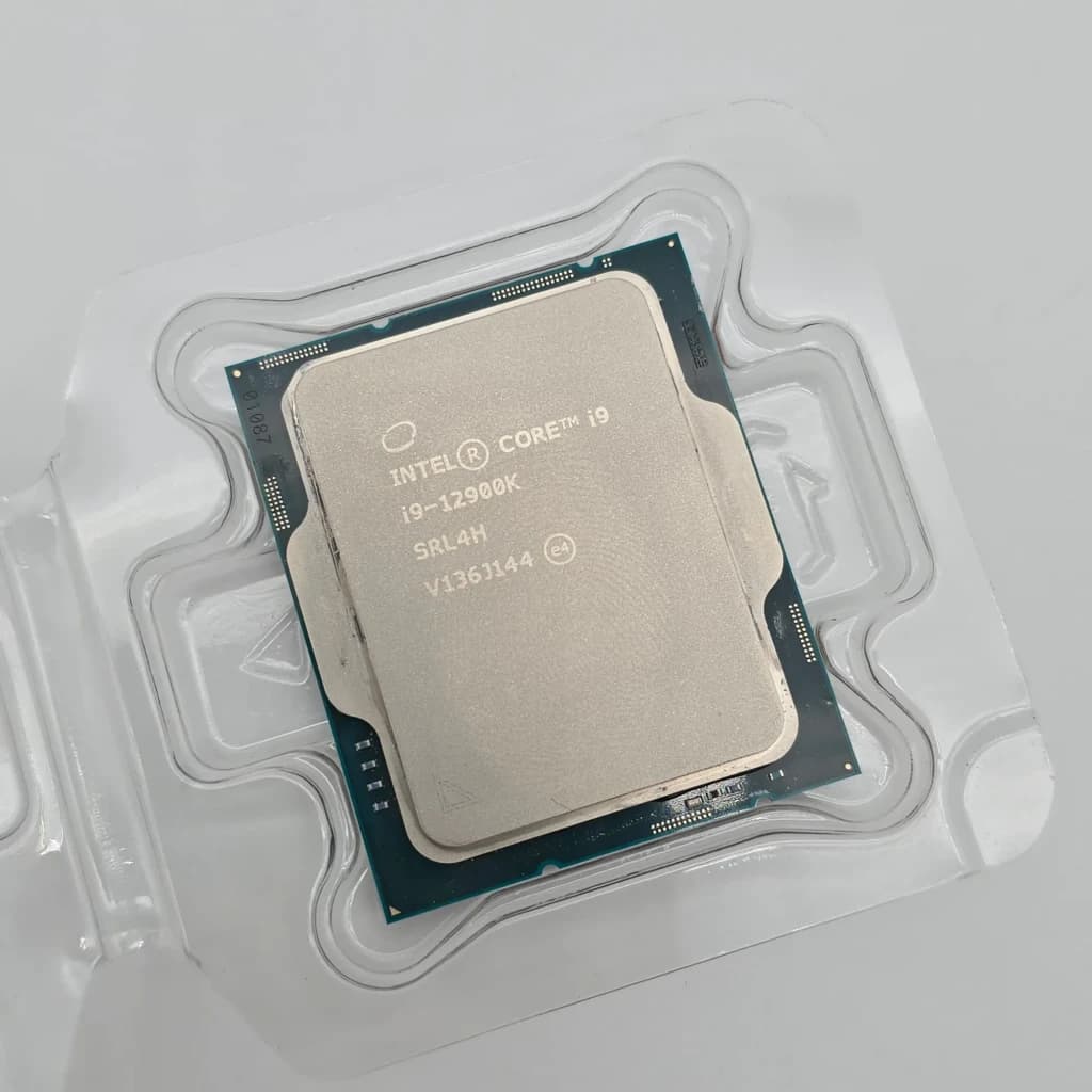 Intel Core i9-12900K Tray 16 Núcleos (8P+8E) LGA1700, contenido de la caja: IHS plateado con serigrafía y PCB verde