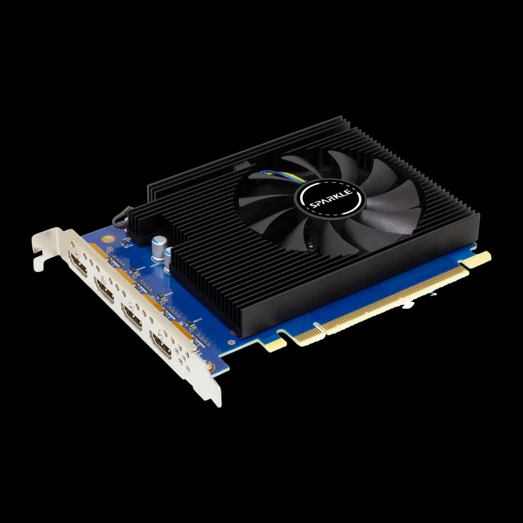 SPARKLE Arc A310 Omni View 4 Go GDDR6, détail: dissipateur noir avec ventilateur central, PCB bleu et 4 sorties DisplayPort