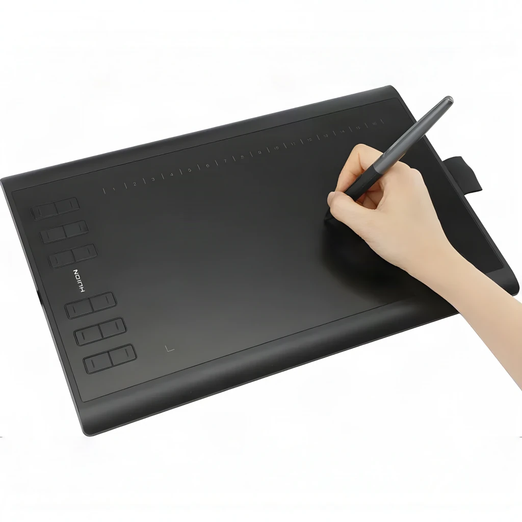 Tableta gráfica Huion Inspiroy Negro 8192 niveles H1060P, en uso: mano sujetando el lápiz sobre la superficie activa