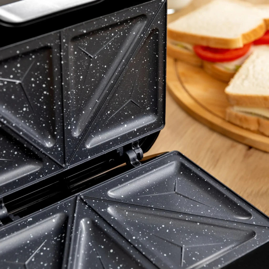 Sandwichera Cecotec Rock'nToast Classic+ 800W 2 bocadillos Acero inoxidable/Negro, detalle: placas antiadherentes negras