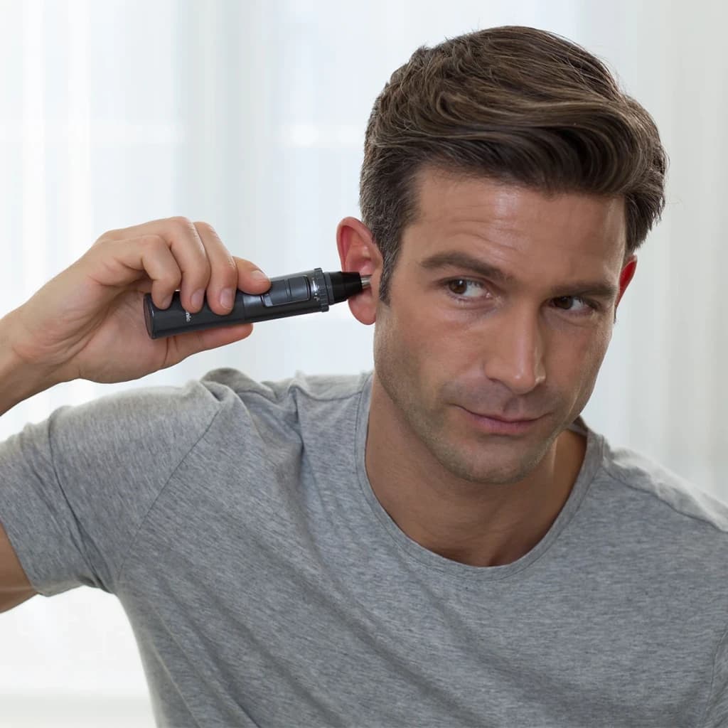Tondeuse nez et oreilles Panasonic Sec et humide Sans fil Acier inoxydable ER-GN33-H301, en utilisation: homme la passant