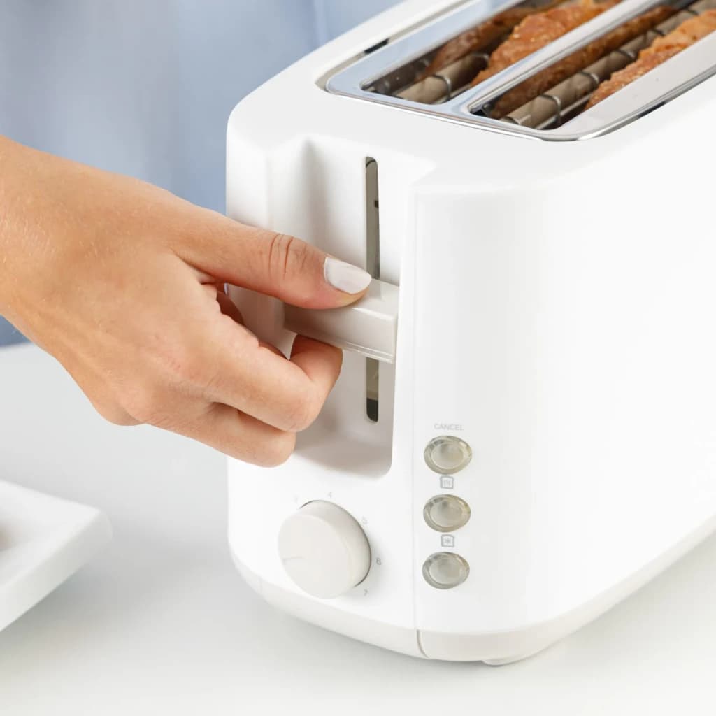 Grille-pain Taurus MyToast Toastissimo 1400W 2 Fentes Extra Larges Blanc, détail: main abaissant le levier avec du pain