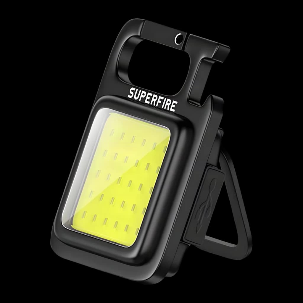 Lampe de poche LED Superfire MX16 Noir Rechargeable USB-C 600 lumens, vue avant: panneau COB jaune, mousqueton supérieur
