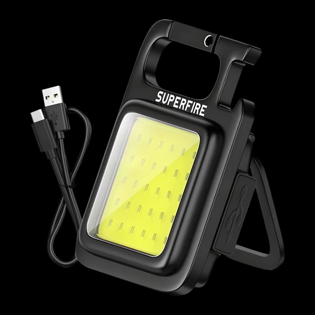 Lampe de poche LED Superfire MX16 Noir Rechargeable USB-C 600 lumens, détail: panneau COB frontal, support pliable et câble