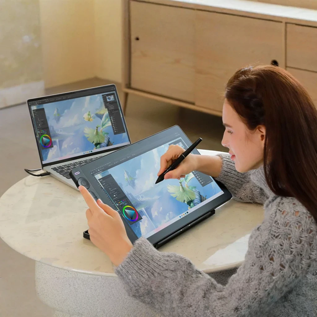 Tablet gráfica Huion Kamvas 16 Gen 3 Preto com Ecrã 15,8 polegadas QHD 2560x1440 GS1563, em uso: mulher a desenhar